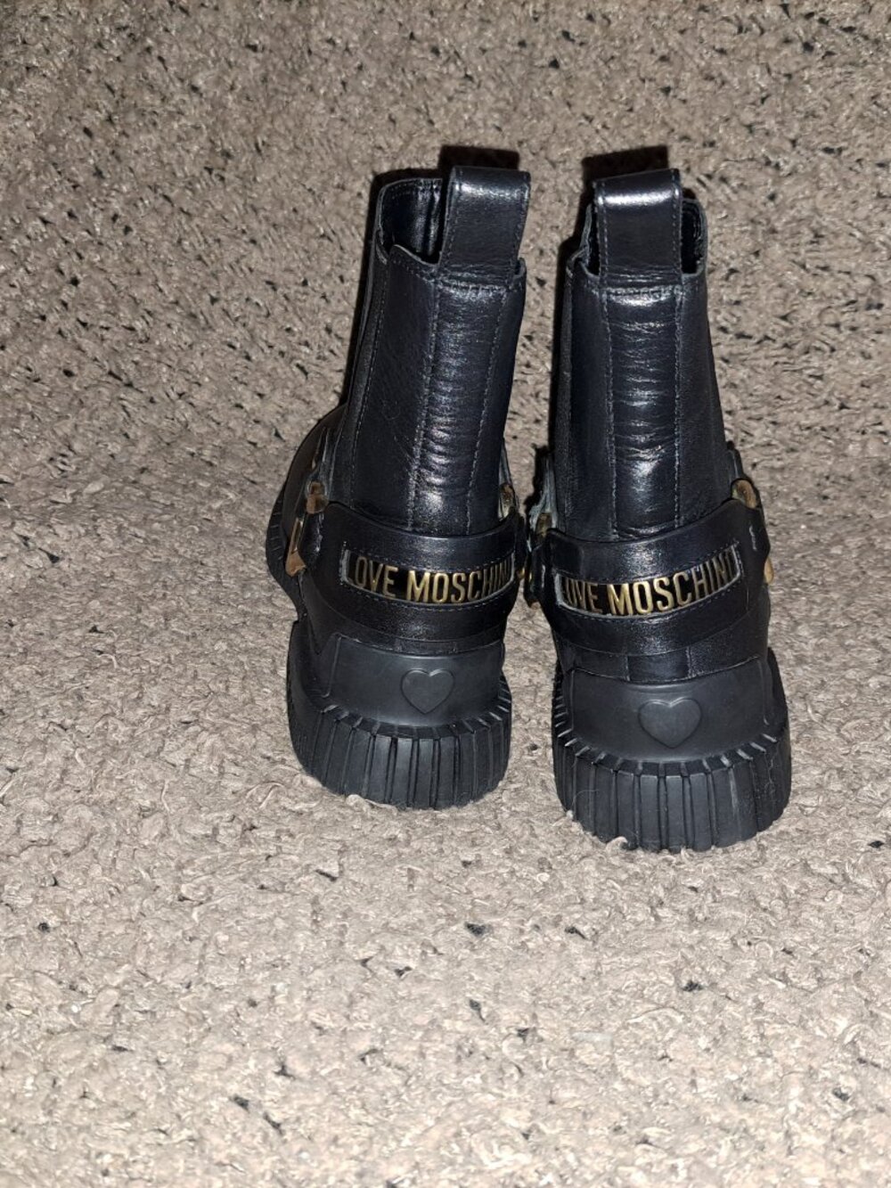LOVE MOSCHINO-Black Leather/Gold Hearts/Gold Lettering-Sz 37-Near Mint - Picture 6 of 8